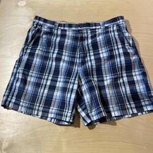 EZ’S Haggar Men's Blue Plaid Shorts Size 40 (IZ)